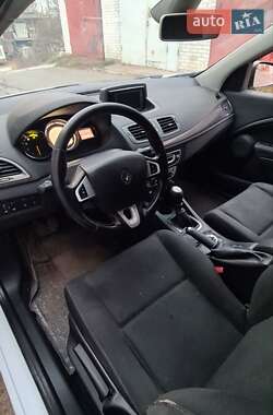 Хэтчбек Renault Megane 2012 в 