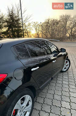 Хетчбек Renault Megane 2011 в 