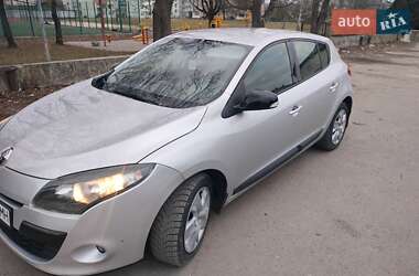 Хэтчбек Renault Megane 2012 в 