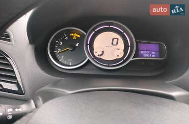 Хэтчбек Renault Megane 2012 в 