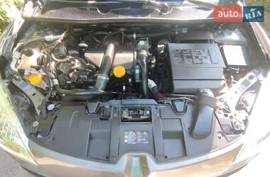 Хэтчбек Renault Megane 2011 в 