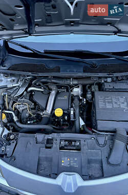 Хэтчбек Renault Megane 2010 в 