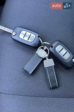 Хэтчбек Renault Megane 2012 в 