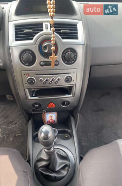 Хэтчбек Renault Megane 2006 в 