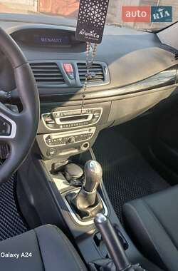 Купе Renault Megane 2010 в 