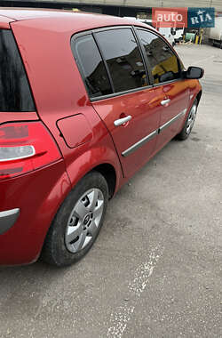 Хэтчбек Renault Megane 2006 в 