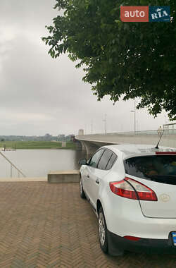 Хетчбек Renault Megane 2011 в 