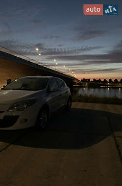 Хетчбек Renault Megane 2011 в 