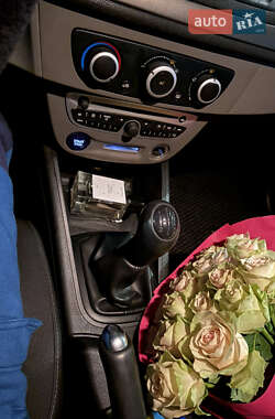 Хетчбек Renault Megane 2011 в 