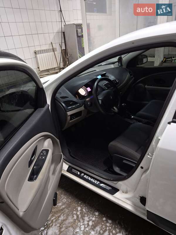 Хэтчбек Renault Megane 2011 в 