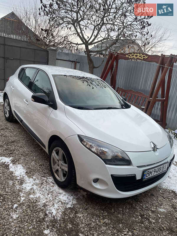Хэтчбек Renault Megane 2011 в 
