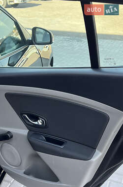 Хэтчбек Renault Megane 2012 в 