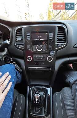 Седан Renault Megane 2018 в 