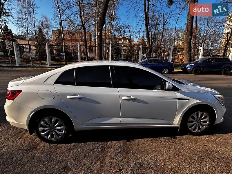 Седан Renault Megane 2018 в 