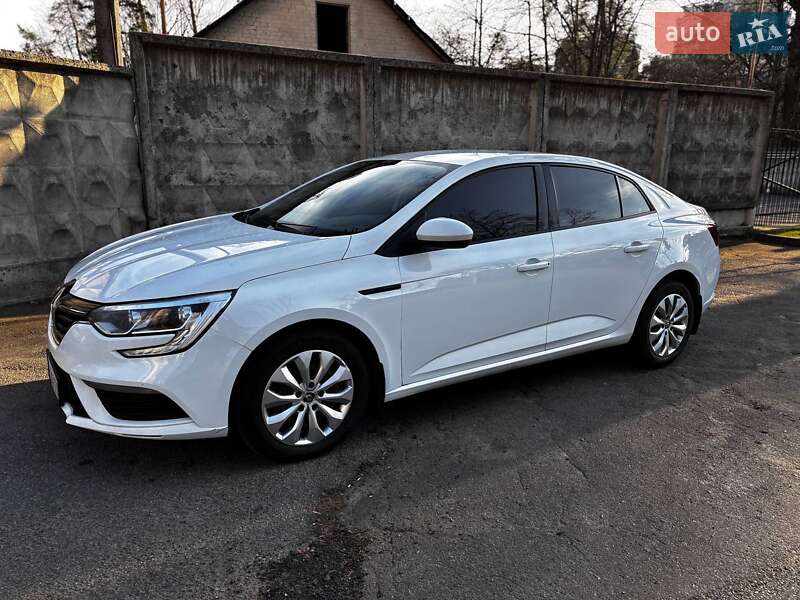 Седан Renault Megane 2018 в 
