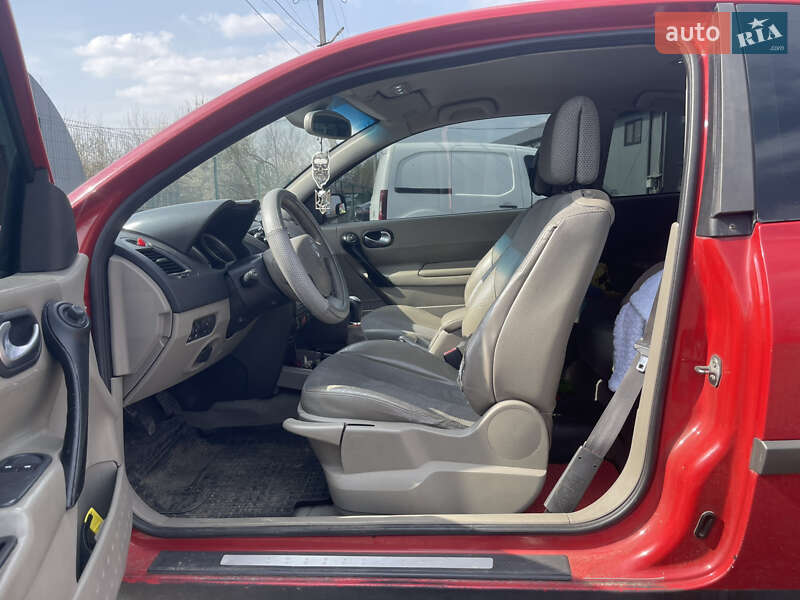 Хетчбек Renault Megane 2004 в Стрию