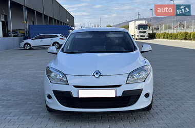 Хэтчбек Renault Megane 2011 в 