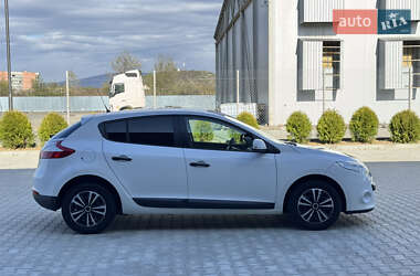 Хэтчбек Renault Megane 2011 в 