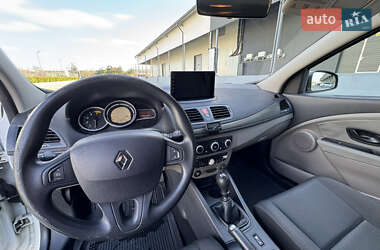 Хэтчбек Renault Megane 2011 в 