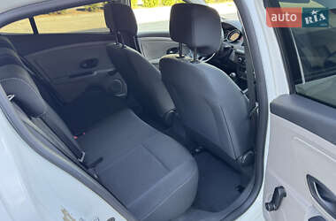 Хэтчбек Renault Megane 2011 в 
