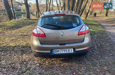 Хэтчбек Renault Megane 2010 в 