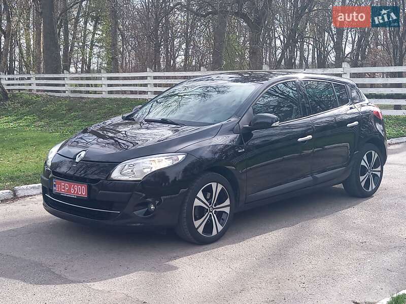 Хэтчбек Renault Megane 2011 в 