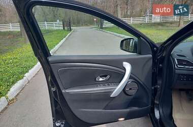 Хэтчбек Renault Megane 2011 в 