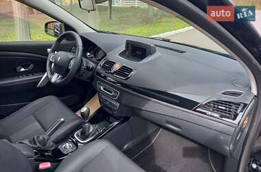 Хэтчбек Renault Megane 2011 в 