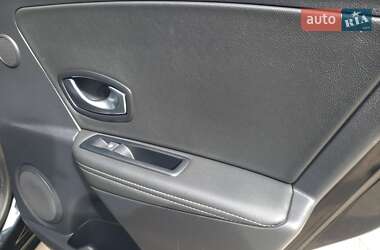 Хэтчбек Renault Megane 2011 в 