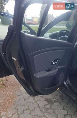 Хэтчбек Renault Megane 2011 в 
