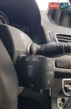 Хэтчбек Renault Megane 2011 в 