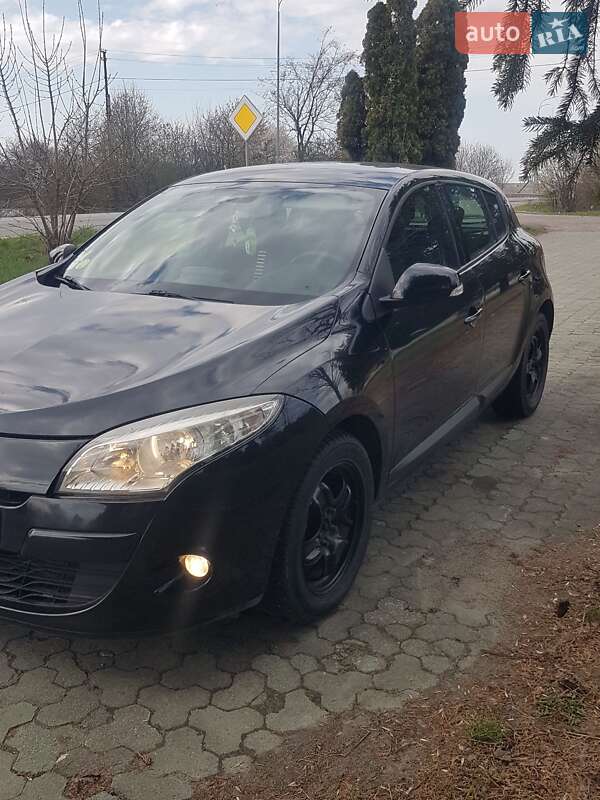 Хэтчбек Renault Megane 2011 в 