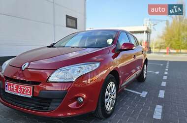 Хэтчбек Renault Megane 2010 в 