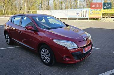 Хэтчбек Renault Megane 2010 в 