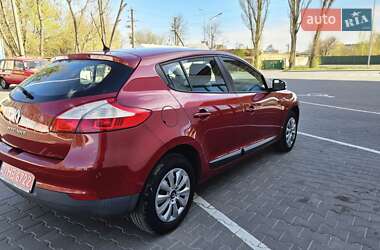 Хэтчбек Renault Megane 2010 в 