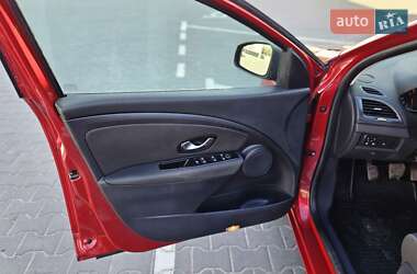Хэтчбек Renault Megane 2010 в 