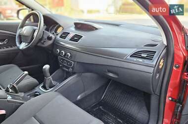 Хэтчбек Renault Megane 2010 в 