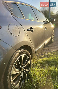 Хэтчбек Renault Megane 2015 в 