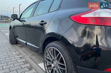 Хэтчбек Renault Megane 2012 в 