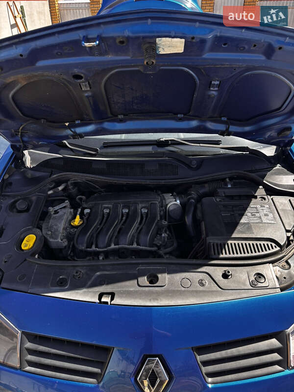 Купе Renault Megane 2003 в Ватутино