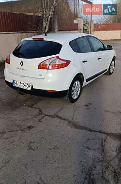 Хэтчбек Renault Megane 2011 в 