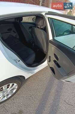 Хэтчбек Renault Megane 2011 в 