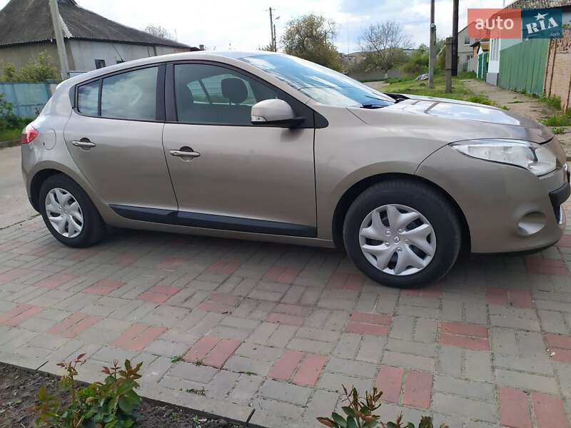 Хэтчбек Renault Megane 2009 в 