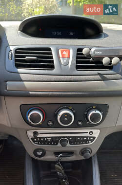 Хетчбек Renault Megane 2010 в 