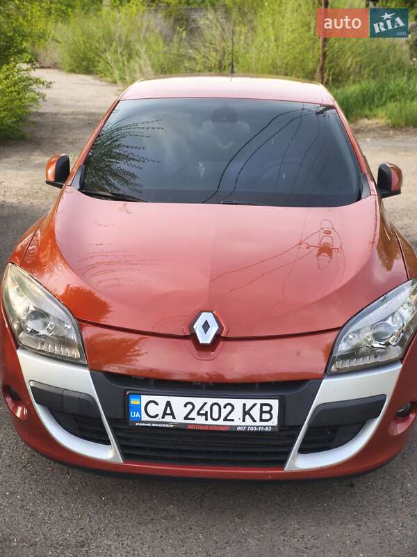 Купе Renault Megane 2011 в Смілі