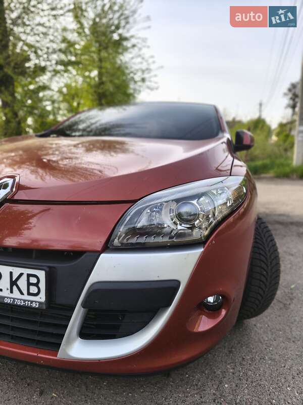 Купе Renault Megane 2011 в Смілі