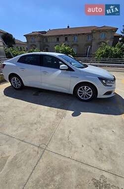 Седан Renault Megane 2016 в 