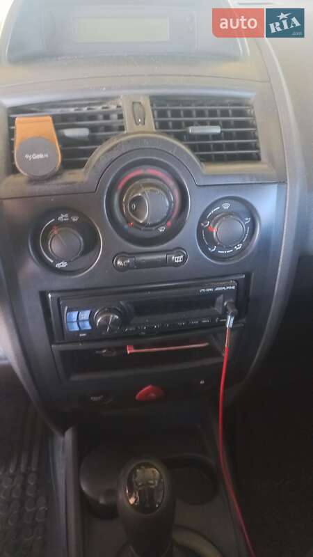 Седан Renault Megane 2006 в Долині
