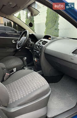 Хетчбек Renault Megane 2006 в 