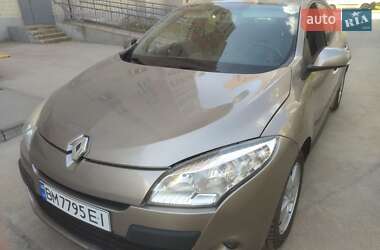 Хэтчбек Renault Megane 2010 в 